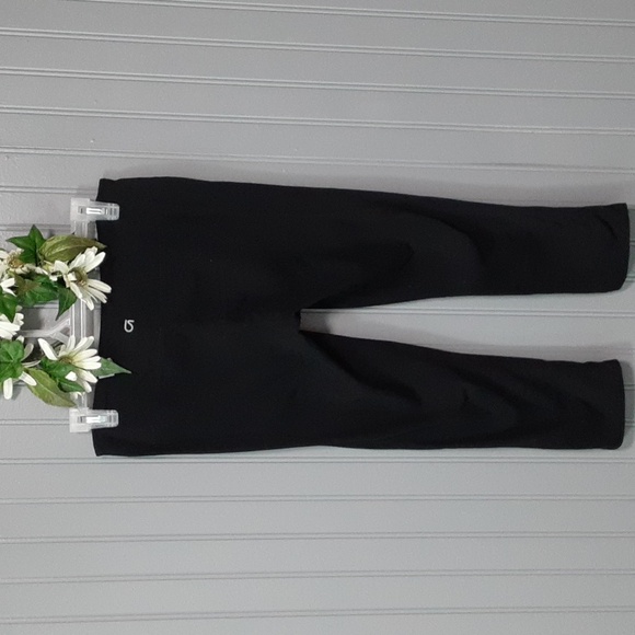 BOTH Gap Fit Capri Leggings - Picture 11 of 14